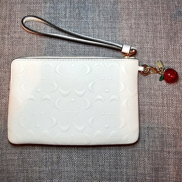 Coach Corner Zip Embossed Chalk Wristlet with Removable Apple Charm NWOT or Box - Picture 3 of 8